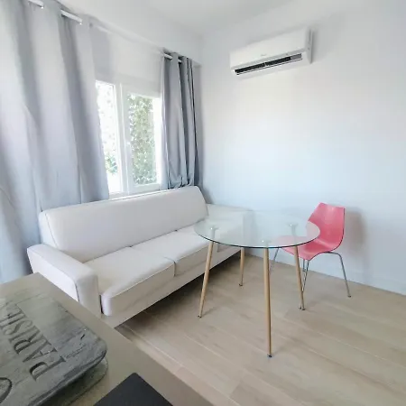 Velazquez Aeropuerto Terraza Apartman *